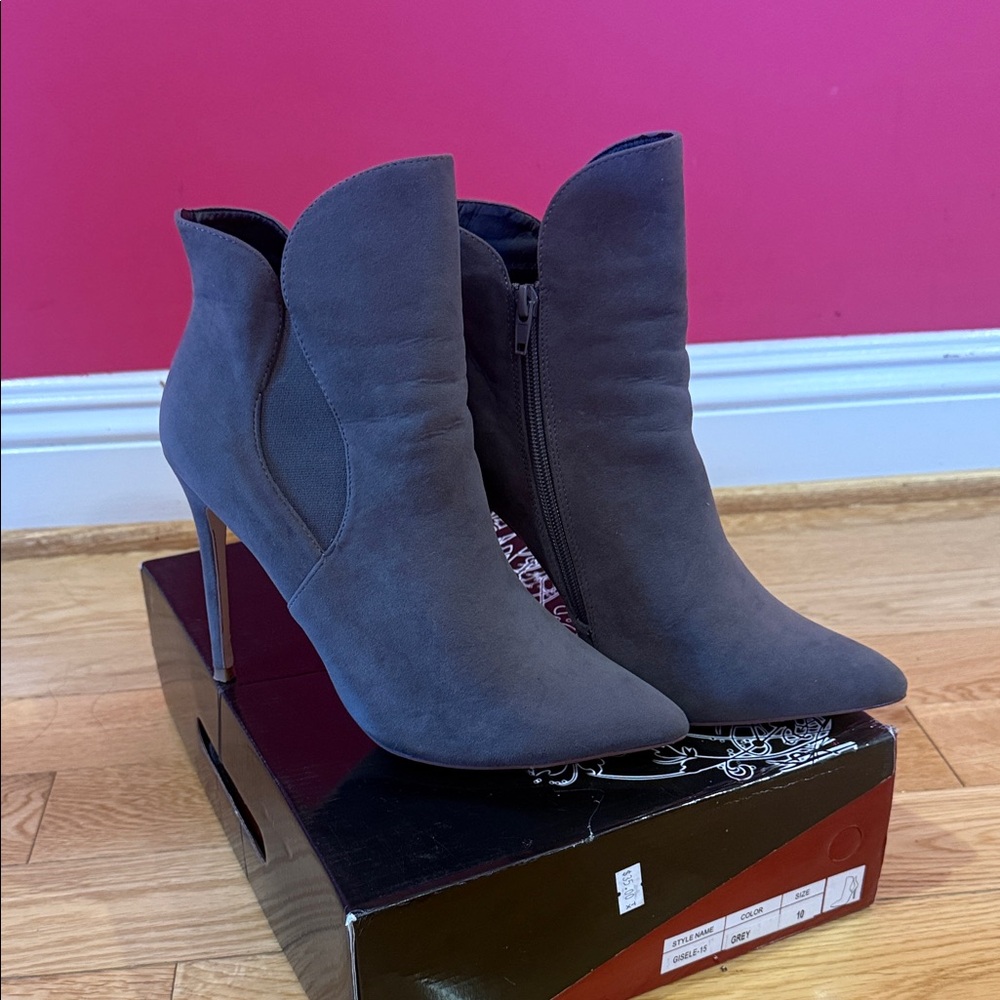 Elegant Gray Women's Ankle Boots
